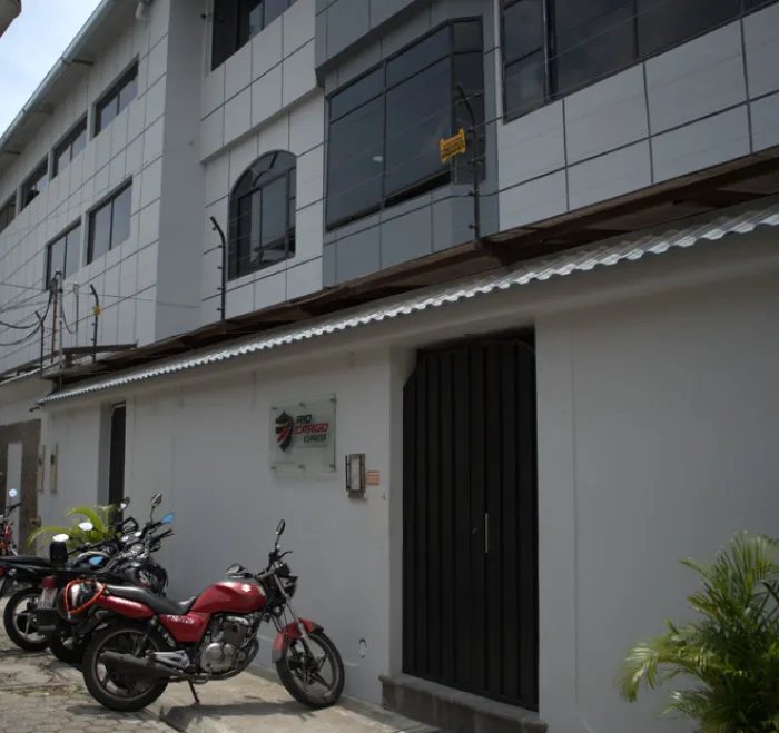 Fachada de la sede de RioCargo Express en Matriz Guayaquil